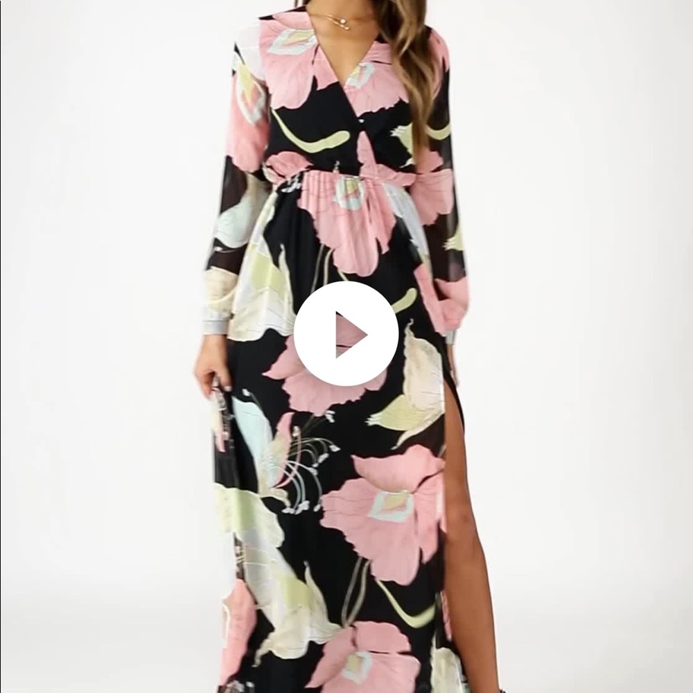 Lulu’s Wondrous Water Lilies Black Floral Print Maxi Dress! Long sleeved size XS